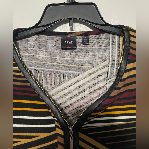 Beautiful RAFAELLA brand blouse size Medium with leather accent neckline - Picture 3 of 3